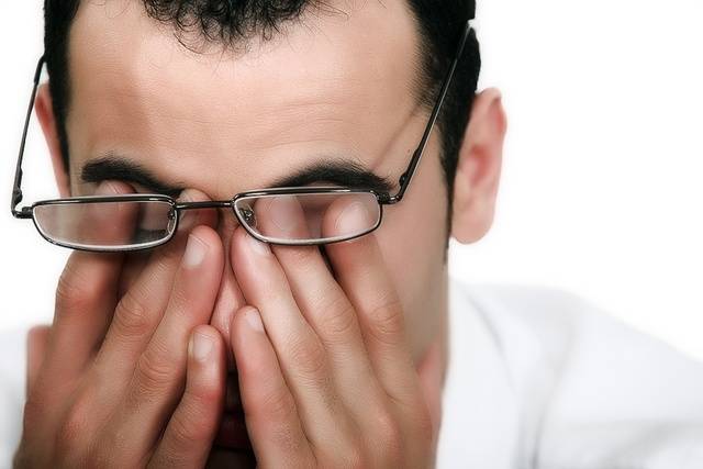 Как снять усталость и напряжение с глаз — помогаем разобраться