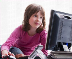 Ребёнок слишком долго сидит за компьютером. Что делать?
